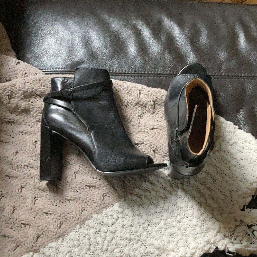 Banana Republic leather Shoes 7 1/2 black